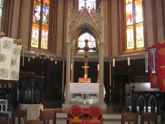 Chapelle du château de Hohenzollern avec vitraux